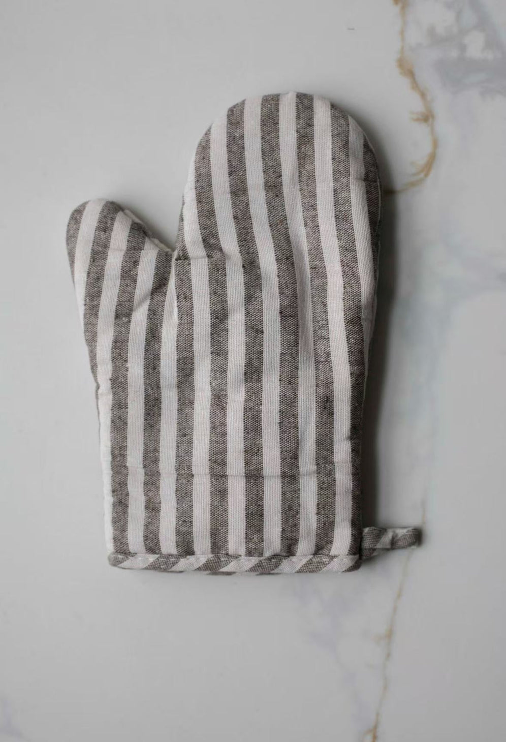 Stripe Oven Mitt - The Bundle Store 